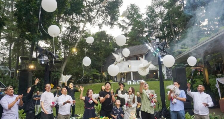 Kemeriahan HUT ke-7 Nara Park Bandung.