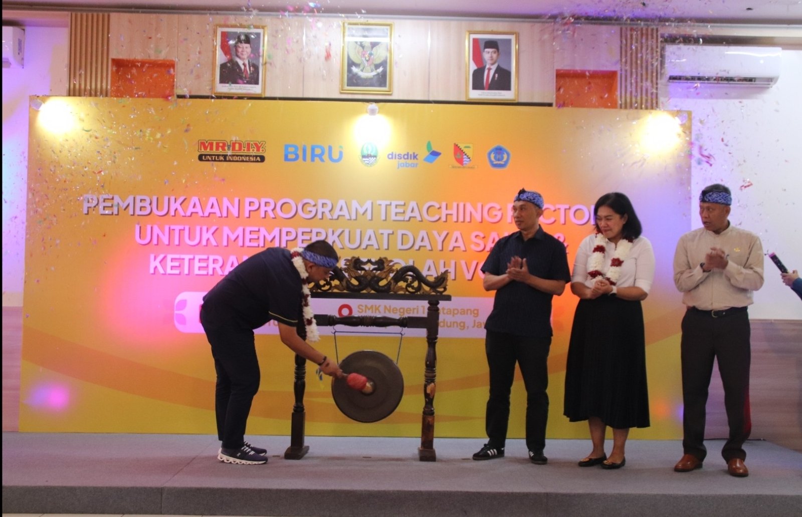 Peluncuran program Teaching Factory di SMKN 1 Katapang, Kabupaten Bandung, Jawa Barat kolaborasi MR.D.I.Y. Indonesia dan BISA Ruang Nuswantara (BIRU)