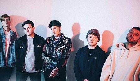 Bring Me The Horizon: Band yang Mengubah Wajah Rock Modern.