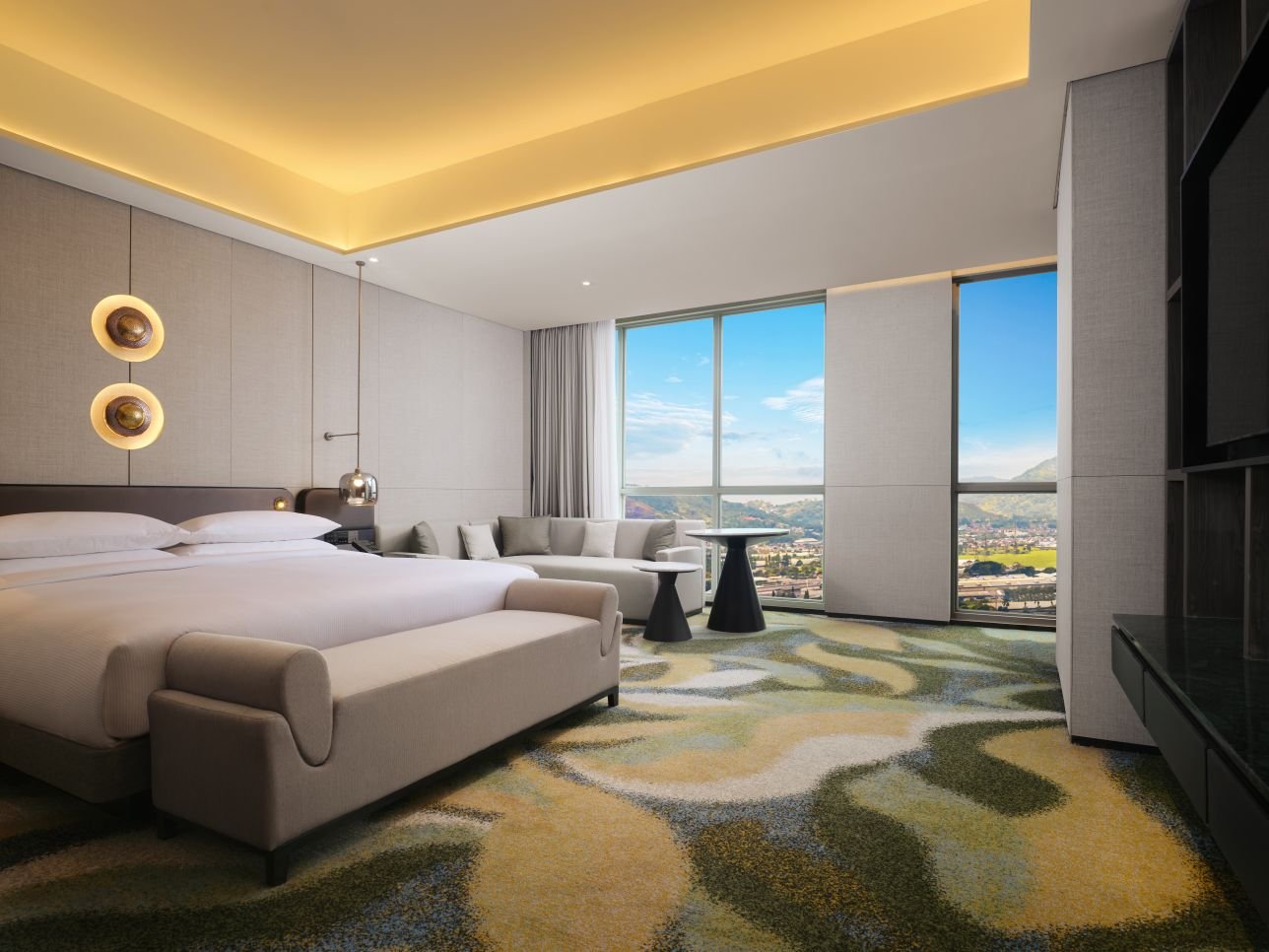 KING DELUXE CORNER ROOM HPB 2 17