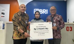 PT Asuransi BRI Life melalui PT Bank Rakyat Indonesia (Persero) Tbk Kantor Cabang (BO) Bandung Soekarno Hatta menyerahkan secara simbolis klaim Asuransi Jiwa Kredit (AJK) KPR senilai Rp1.116.647.736,- kepada ahli waris dari Almarhum Surono, nasabah KPR BRI BO Bandung Soekarno Hatta.