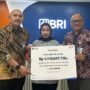 PT Asuransi BRI Life melalui PT Bank Rakyat Indonesia (Persero) Tbk Kantor Cabang (BO) Bandung Soekarno Hatta menyerahkan secara simbolis klaim Asuransi Jiwa Kredit (AJK) KPR senilai Rp1.116.647.736,- kepada ahli waris dari Almarhum Surono, nasabah KPR BRI BO Bandung Soekarno Hatta.